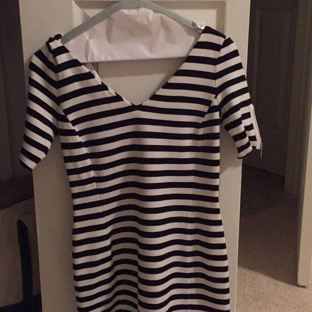 Black and white banana republic dress